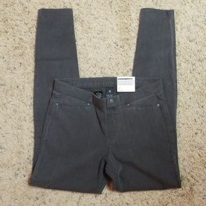 NWT Hue Super Smooth Denim Legging Size M